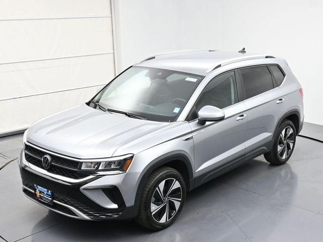 Photo of 2024 Pyrite Silver Metallic Volkswagen Taos