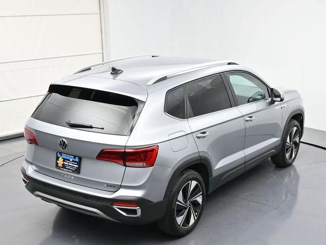 Photo of 2024 Pyrite Silver Metallic Volkswagen Taos