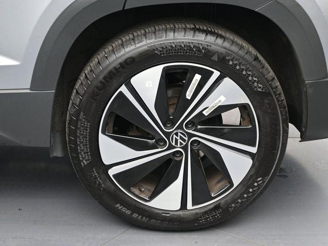 Photo of 2024 Pyrite Silver Metallic Volkswagen Taos