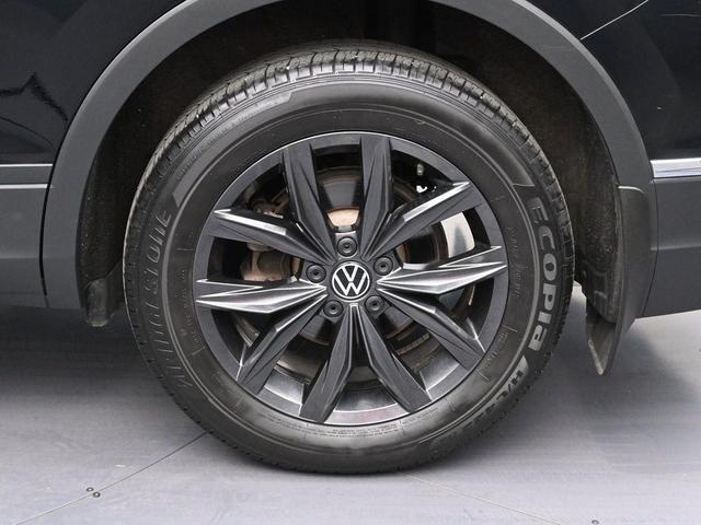 Photo of 2022 Deep Black Pearl Volkswagen Tiguan