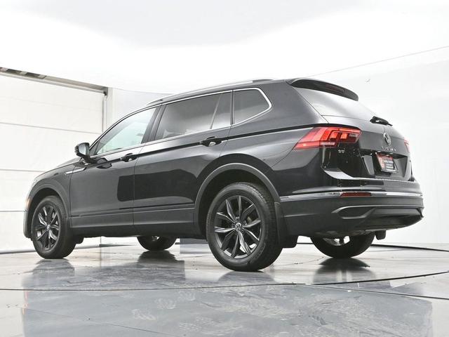 Photo of 2022 Deep Black Pearl Volkswagen Tiguan