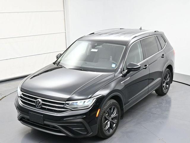 Photo of 2022 Deep Black Pearl Volkswagen Tiguan