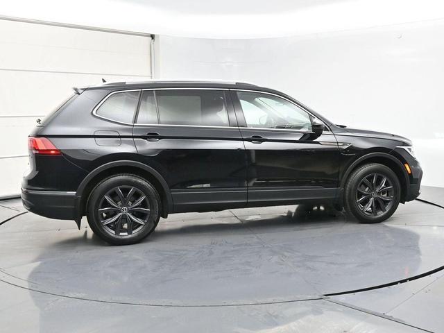 Photo of 2022 Deep Black Pearl Volkswagen Tiguan