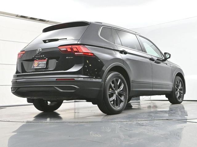 Photo of 2022 Deep Black Pearl Volkswagen Tiguan