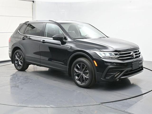 Photo of 2022 Deep Black Pearl Volkswagen Tiguan