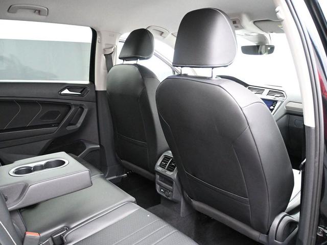 Photo of 2022 Deep Black Pearl Volkswagen Tiguan
