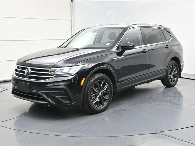 Photo of 2022 Deep Black Pearl Volkswagen Tiguan
