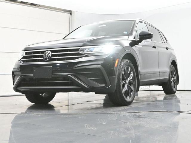 Photo of 2022 Deep Black Pearl Volkswagen Tiguan