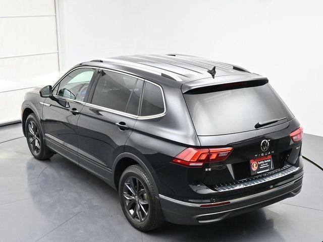 Photo of 2022 Deep Black Pearl Volkswagen Tiguan