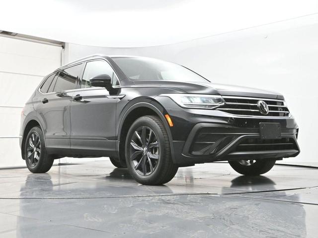 Photo of 2022 Deep Black Pearl Volkswagen Tiguan