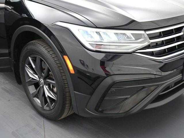 Photo of 2022 Deep Black Pearl Volkswagen Tiguan