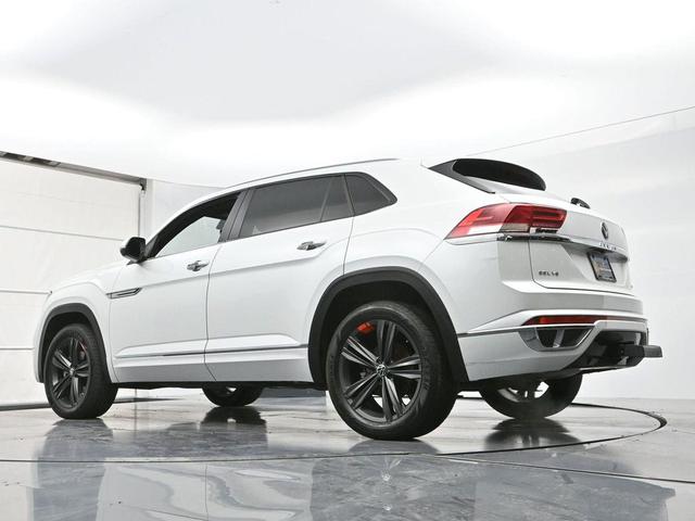 Photo of 2022 Oryx White Pearl Volkswagen Atlas Cross Sport