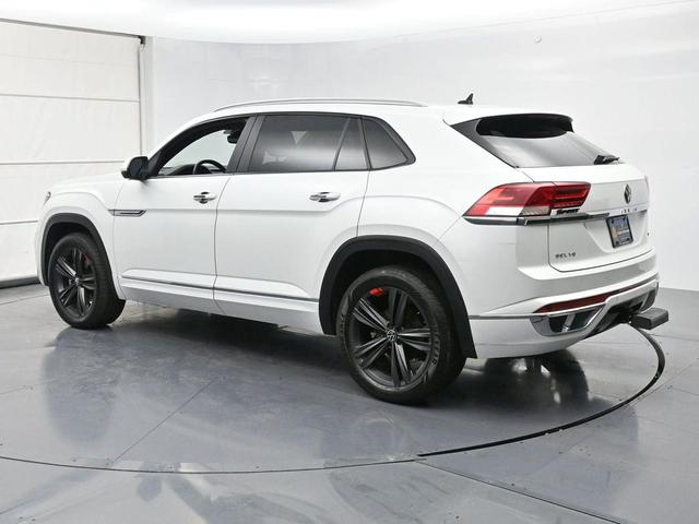 Photo of 2022 Oryx White Pearl Volkswagen Atlas Cross Sport