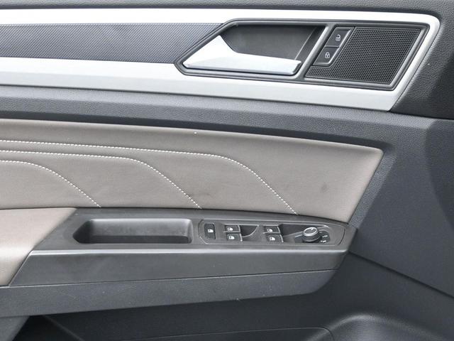 Photo of 2022 Oryx White Pearl Volkswagen Atlas Cross Sport