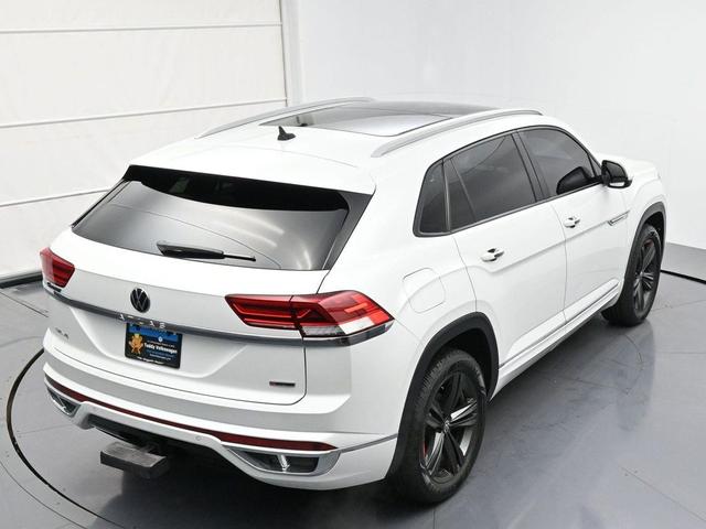 Photo of 2022 Oryx White Pearl Volkswagen Atlas Cross Sport