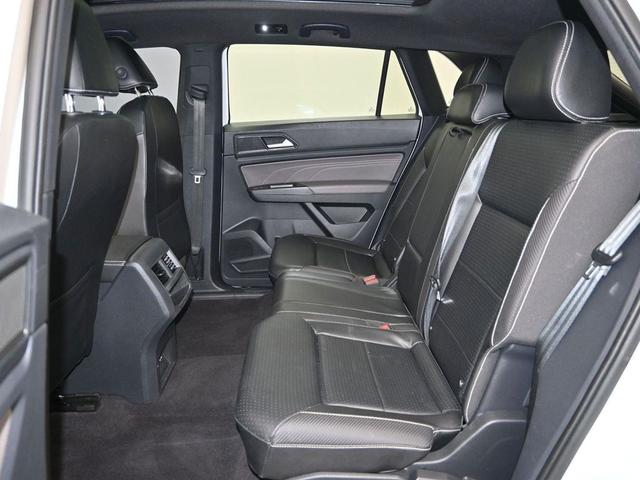 Photo of 2022 Oryx White Pearl Volkswagen Atlas Cross Sport
