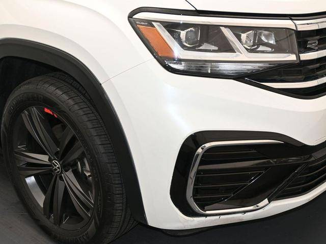 Photo of 2022 Oryx White Pearl Volkswagen Atlas Cross Sport