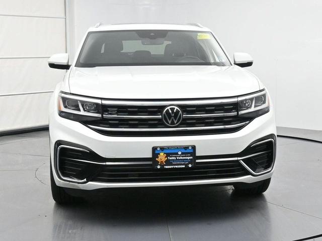 Photo of 2022 Oryx White Pearl Volkswagen Atlas Cross Sport