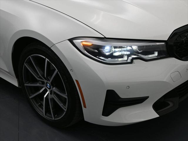 Photo of 2022 Alpine White BMW 330