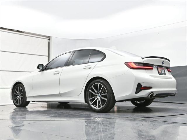 Photo of 2022 Alpine White BMW 330
