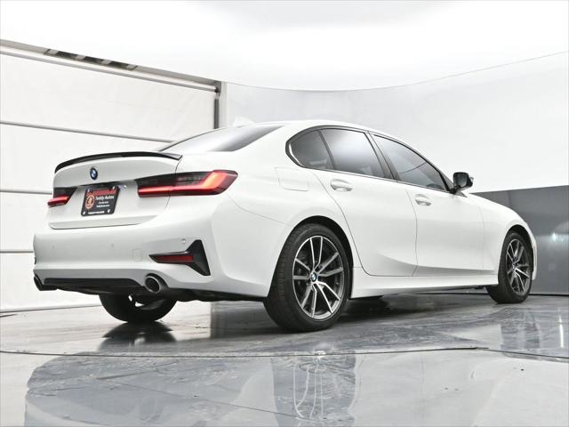 Photo of 2022 Alpine White BMW 330