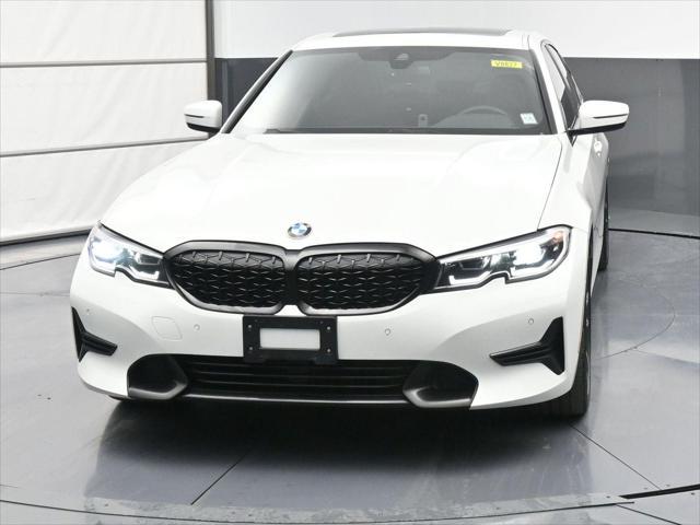 Photo of 2022 Alpine White BMW 330