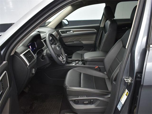 Photo of 2021 Pure White Volkswagen Atlas