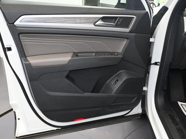 Photo of 2023 Pure White Volkswagen Atlas Cross Sport