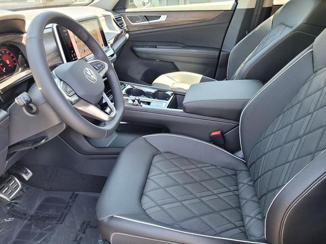 Photo of 2025 Deep Black Pearl Volkswagen Atlas