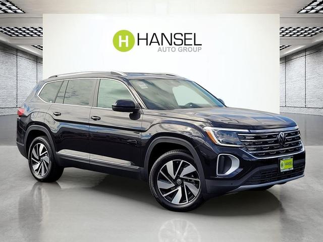 Photo of 2026 deep black pearl Volkswagen Atlas