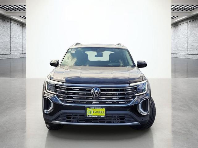 Photo of 2026 deep black pearl Volkswagen Atlas