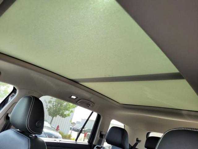 Photo of 2026 deep black pearl Volkswagen Atlas