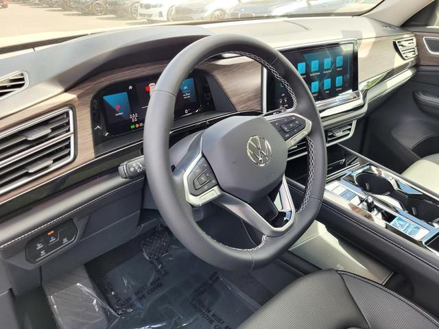 Photo of 2026 deep black pearl Volkswagen Atlas