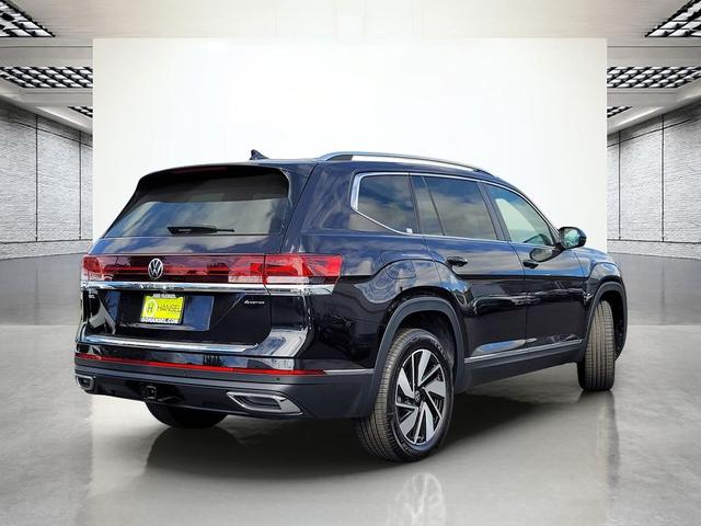 Photo of 2026 deep black pearl Volkswagen Atlas