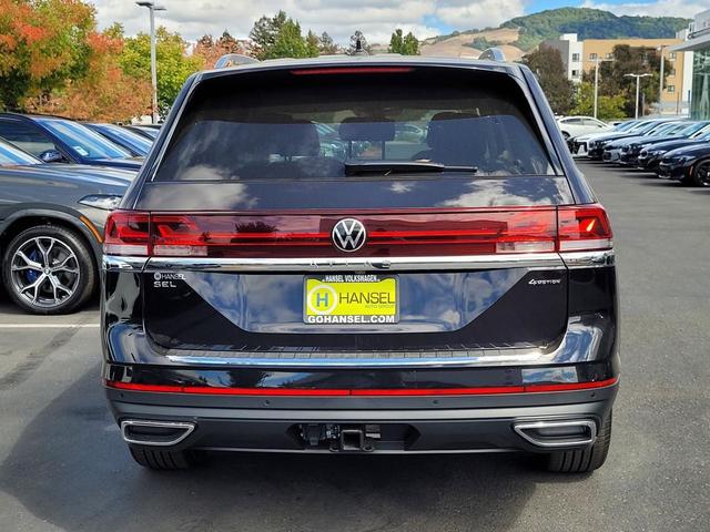 Photo of 2026 deep black pearl Volkswagen Atlas