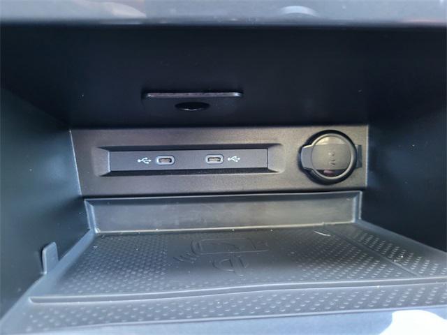 Photo of 2024 Pure White Volkswagen Tiguan