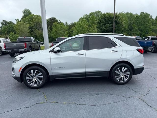 Photo of 2022 Silver Ice Metallic Chevrolet Equinox