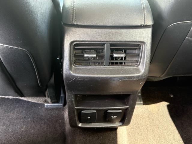 Photo of 2018 Ingot Silver Ford Edge