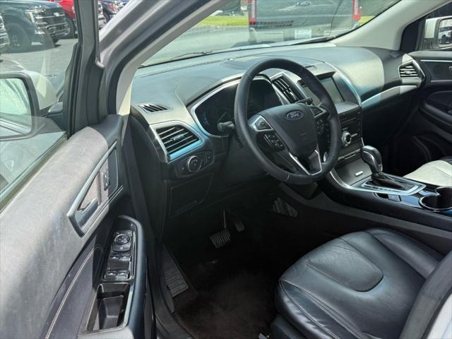 Photo of 2018 Ingot Silver Ford Edge