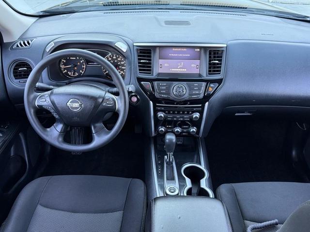 Photo of 2020 Magnetic Black Pearl Nissan Pathfinder
