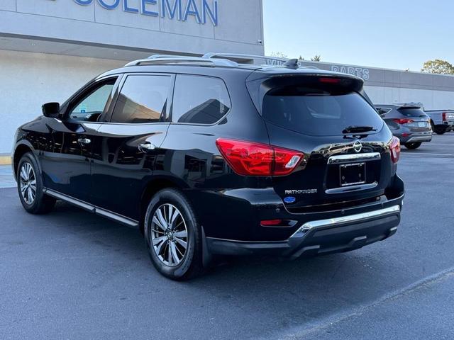 Photo of 2020 Magnetic Black Pearl Nissan Pathfinder