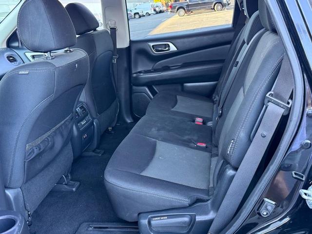 Photo of 2020 Magnetic Black Pearl Nissan Pathfinder