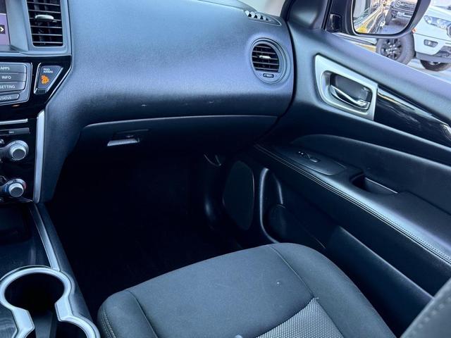 Photo of 2020 Magnetic Black Pearl Nissan Pathfinder