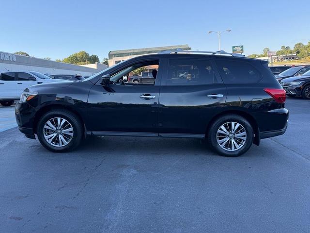 Photo of 2020 Magnetic Black Pearl Nissan Pathfinder