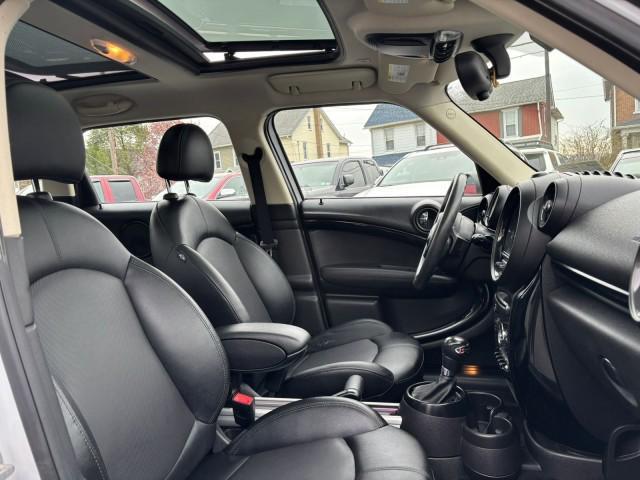 Photo of 2015 Light White MINI Countryman