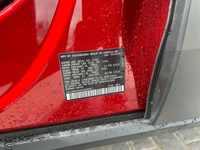 Photo of 2025 Aurora Red Chroma With Black Roof Volkswagen ID.4