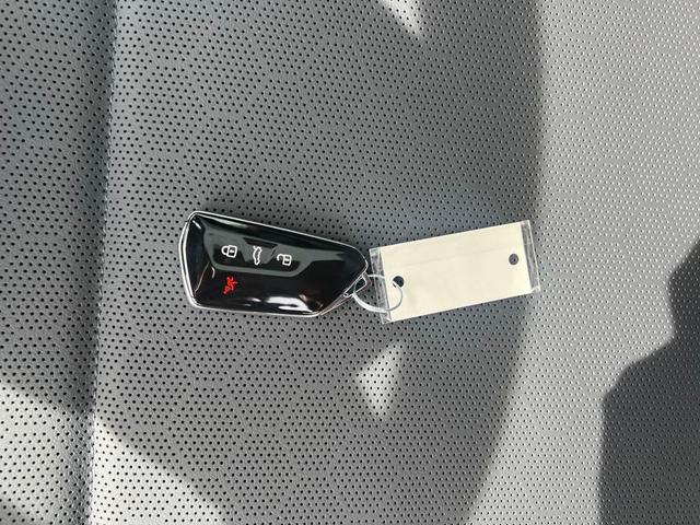 Photo of 2025 Aurora Red Chroma With Black Roof Volkswagen ID.4