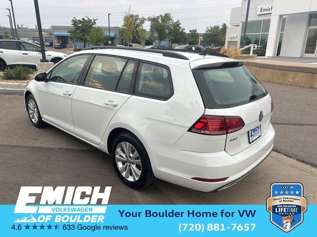 Photo of 2018 Pure White Volkswagen Golf SportWagen