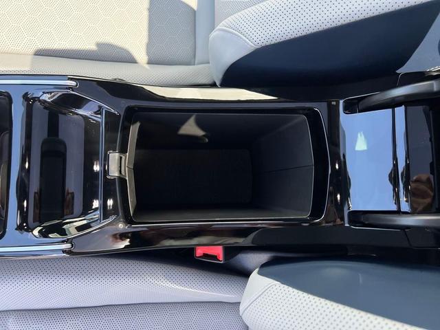 Photo of 2025 Mountain Lake Blue W/Black Roof Volkswagen ID.4