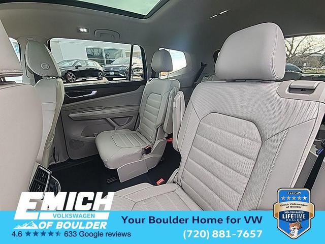 Photo of 2025 Mountain  Lake Blue Volkswagen Atlas